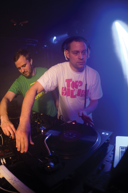 Synkronisoitua pyöritystä
Top Billin
Avainsanat: Bujashaka Kairo Kotka bileet dj levyn pyöritys Top Billin Synkronisoitua pyöritystä
Top Billin
Avainsanat: Bujashaka Kairo Kotka bileet dj levyn pyöritys Top Billin