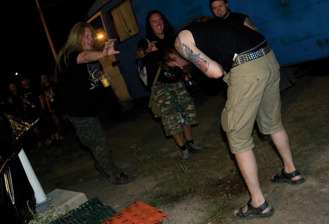 Pahojen henkien manaaminen
Tiede ei voi selittää kaikkea. Kyseessä on ns. Burning Point -ilmiö.
Avainsanat: Burning Point Dark River festival Kotka Pete Ahonen oksentää manata paha henki pahojen henkien manaaminen Pahojen henkien manaaminen
Tiede ei voi selittää kaikkea. Kyseessä on ns. Burning Point -ilmiö.
Avainsanat: Burning Point Dark River festival Kotka Pete Ahonen oksentää manata paha henki pahojen henkien manaaminen