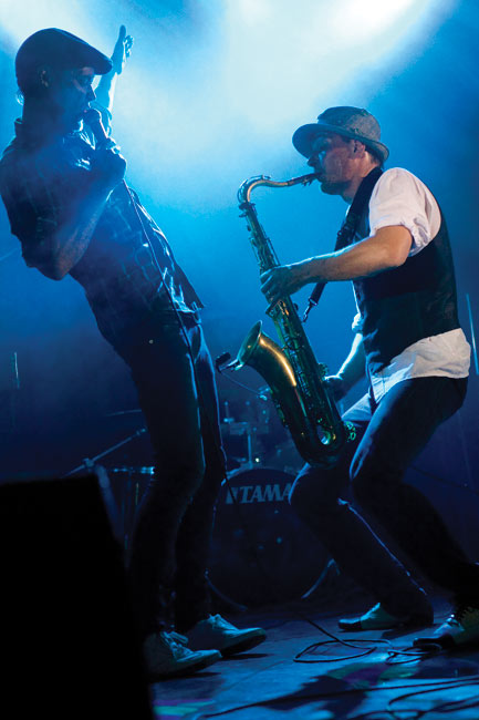 Puhallusta
Fredi ja Aatu
Avainsanat: The Capital Beat Kymirock Kotka Kyminsuu Fredi Aatu saksofoni Puhallusta
Fredi ja Aatu
Avainsanat: The Capital Beat Kymirock Kotka Kyminsuu Fredi Aatu saksofoni