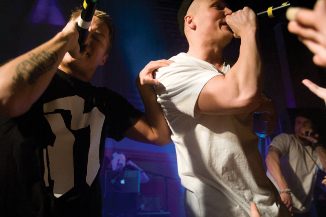 Olkapäästä
Avainsanat: Cheek Amarillo Kotka rap Jare Henrik Tiihonen Olkapäästä
Avainsanat: Cheek Amarillo Kotka rap Jare Henrik Tiihonen