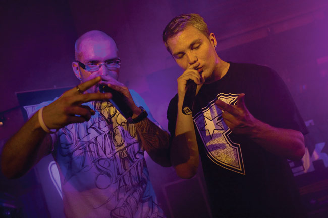 Cheek ja Brädi
Jälleen Kotkan Amarillossa
Avainsanat: Cheek Bradi Kotka Amarillo herrasmiesliiga rap jare tiihonen kuka sä oot kädet sormet leikata