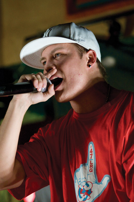 Tuhlaajapoika
Cheek
Avainsanat: Cheek Jare Tiihonen Herrasmiesliiga 5th Element penkkarit Amarillo Kotka rap hiphop lippis sormi Tuhlaajapoika
Cheek
Avainsanat: Cheek Jare Tiihonen Herrasmiesliiga 5th Element penkkarit Amarillo Kotka rap hiphop lippis sormi