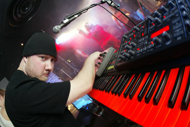 Konemies
Tero Laihanen, Chorale, Be-pop, Kotka 2005.
Avainsanat: Chorale Tero Laihanen koskettimet syntikka pipo europop dance