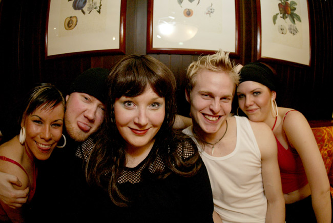 Chorale
Chorale: Tero Laihanen, Lydia Luoma-aho, Markus Ahola ja laidoilla tanssijat Ellu ja Tiia
Avainsanat: Chorale Tero Laihanen Lydia Luoma-aho Markus Ahola tanssijat Ellu Tiia dance