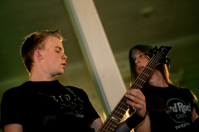 Jukka ja Joni
Crimson Sun, Valo Rock, Hamina 2006.
Avainsanat: Crimson Sun Joni Junnila Jukka Jauhiainen Heavy hevi Valo Rock pylväs kaksi