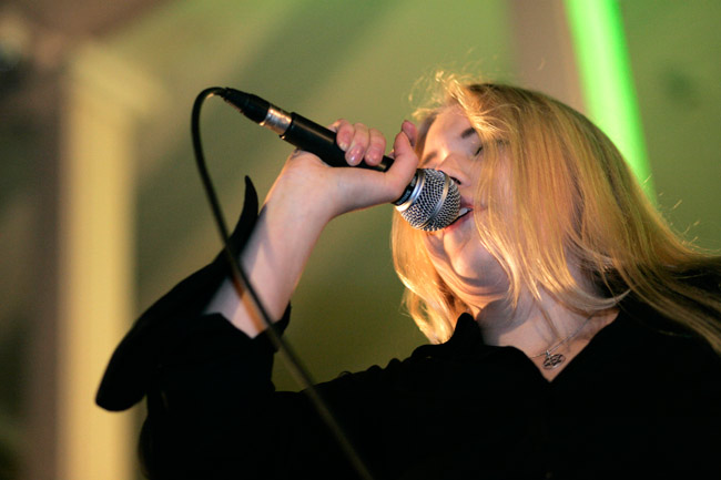 Tina Jukarainen
Crimson Sun
Avainsanat: Tina Jukarainen Crimson Sun valo rock Hamina solisti
