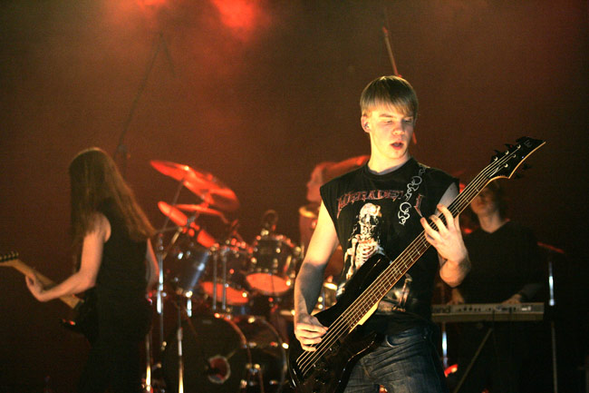 Heviä kansalle
Crimson Sun, Raittiustalo, Hamina 2006.
Avainsanat: Crimson Sun Joni Junnila Jukka Jauhiainen Heavy hevi