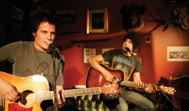 Unplugged
Akustinen Crumbland, Pub Jaakko V, Kotka 2007.
Avainsanat: Crumbland Jontte Teemu akustinen duo In your head tauko jaakko V pub unpugged Unplugged
Akustinen Crumbland, Pub Jaakko V, Kotka 2007.
Avainsanat: Crumbland Jontte Teemu akustinen duo In your head tauko jaakko V pub unpugged