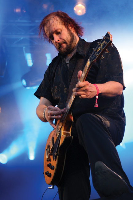 Daffy
Mies koko projektin takana, kiitos Daffy.
Avainsanat: Daffy Terävä kitaristi soolo pilittää sormet