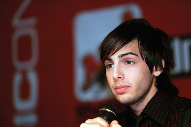 Darin antaa haastattelua
Avainsanat: Darin NRJ radio awards Helsinki Idol 2004 Ruotsi ruotsalainen break the news haastattelu kommentoi interview