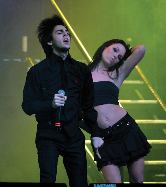 Darin in action
Avainsanat: Darin NRJ radio awards Helsinki Idol 2004 Ruotsi ruotsalainen break the news vauhdissa action Darin in action
Avainsanat: Darin NRJ radio awards Helsinki Idol 2004 Ruotsi ruotsalainen break the news vauhdissa action