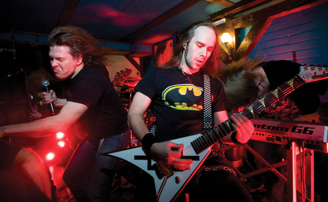 Omnium Gatherum Samilla
Jatkot olivat sen verran tiukkaa tavaraa, että monet halukkaista eivät mahtuneet sisään.
Avainsanat: Dark Winter festival Kotka karhula sammmontalo Omnium Garherum Markus Vanhala Jukka Pelkonen Aapo Koivisto Omnium Gatherum Samilla
Jatkot olivat sen verran tiukkaa tavaraa, että monet halukkaista eivät mahtuneet sisään.
Avainsanat: Dark Winter festival Kotka karhula sammmontalo Omnium Garherum Markus Vanhala Jukka Pelkonen Aapo Koivisto
