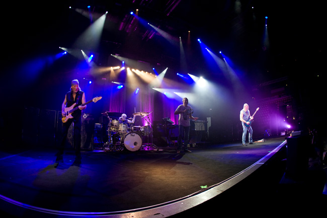 The fisheye view
Deep Purple kalansilmällä, Helsinki, Finland 2008.
Avainsanat: Deep Purple Jäähalli Helsinki Ian Gillan Steve Morse Paice Don Airey Roger Glover fisheye view kalansilmä