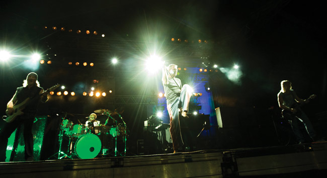 Lähtee
"Nobody's gonna..."
Avainsanat: Deep Purple Kotkan Meripäivät Ian Gillan Roger Glover Paice Steve Morse