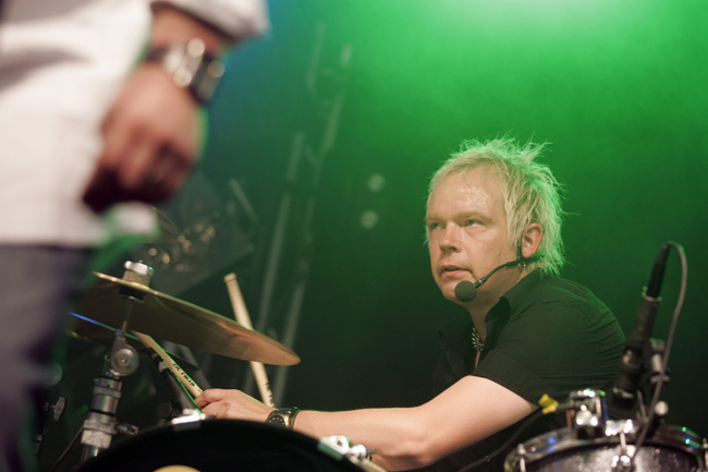 Ari Toikka
Avainsanat: Ari Toikka Dingo rumpali pelti Horsepower Bomfunk MC's vihreä