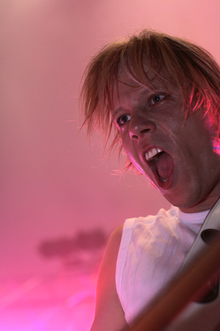 Erik Valkama 2006
Avainsanat: Dingo Erik Valkama kitaristi kiihkeä vauhdikas innoissaan esiintyä rock suu auki