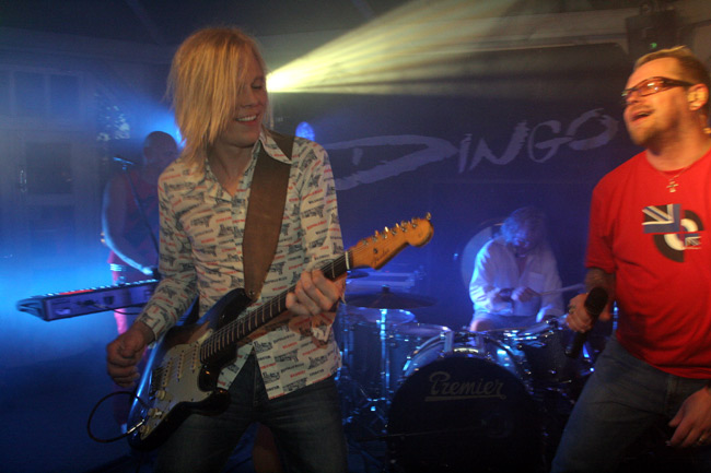 Go!
Dingo, Meduusa, Kotka 2005.
Avainsanat: Dingo Erik Valkama Ari Toikka Neumann meno päällä teksti tupakka