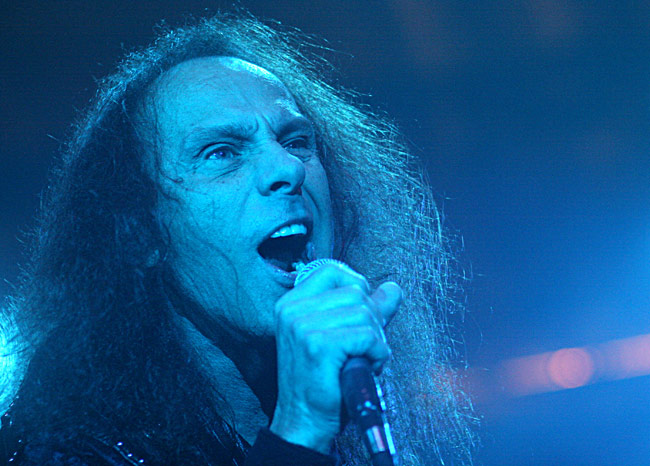Ronnie James Dio
"Don't talk to strangers
cause they're only there to do you harm
don't write in starlight
cause the words may come out real"
Avainsanat: Ronnie James Dio Black Sabbath Rainbow sininen Dont talk to stranges Ronnie James Dio
"Don't talk to strangers
cause they're only there to do you harm
don't write in starlight
cause the words may come out real"
Avainsanat: Ronnie James Dio Black Sabbath Rainbow sininen Dont talk to stranges