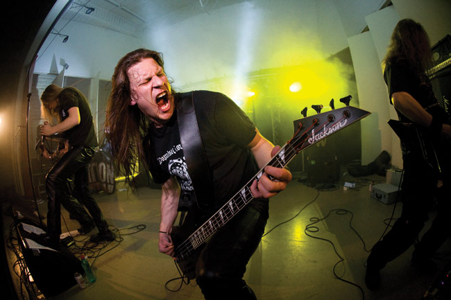 Haunting
Avainsanat: Dark Winter festival Kotka karhula sammmontalo Domination Black basso basisti Lauri Eerola