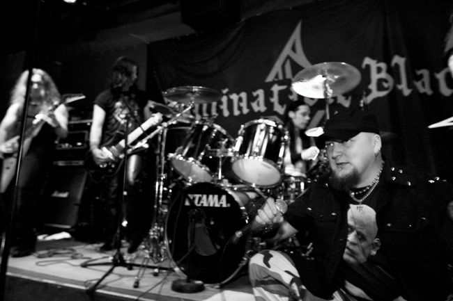 Kaksinaamainen Killgast
Two-Faced devil, Kairo 2008
Avainsanat: Domination Black Kairo Kesto Kotka Teppo Heiskanen Juuso Elminen liike Kari Killgast Juha Beck Lauri sir Eerola