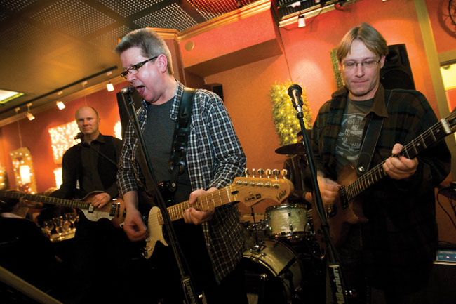 Beatlesia pukkaa
Avainsanat: Dr. Robert Beatles cover Pub Albert Kotka