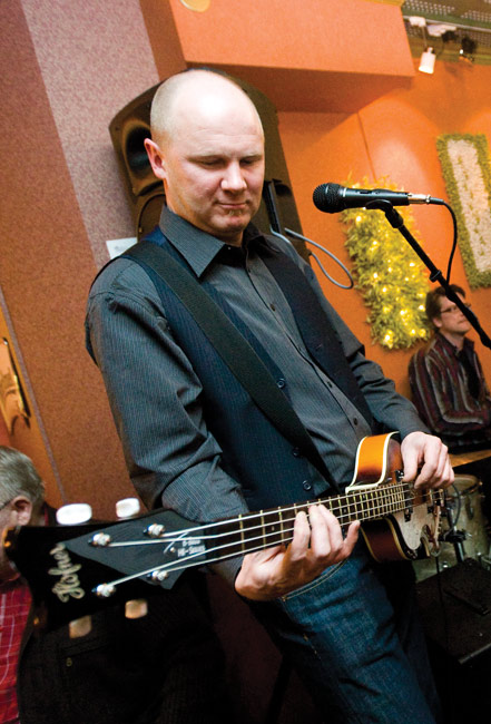 Bassoa
Paul McCartney -tyyyliin
Avainsanat: Dr. Robert Beatles cover Pub Albert Kotka