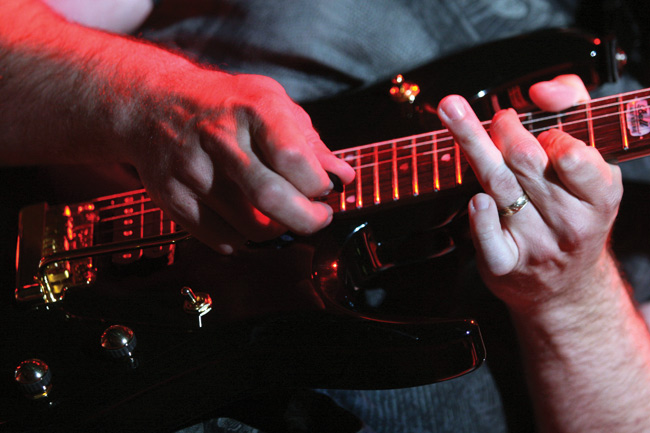 Sormus, plektra ja vibrakampi
John Petruccin työskentelyä lähikuvassa
Avainsanat: Dream Theater Helsinki progressiivinen metalli progressive Helsinki John Petrucci sormus pleku vibrakampi soolo