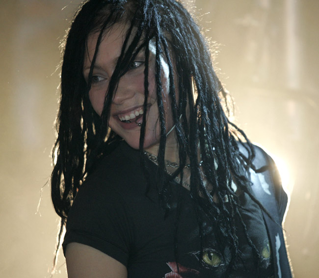 Emppu
Avainsanat: Tiktak Emppu iloinen rastat kitaristi heilutaan