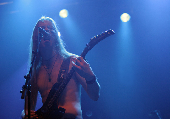 Solisti sinisessä
Avainsanat: Ensiferum Perti Lindroos viirunaama maalattu musta viiva solisti sininen FME Kaapelitehdas Solisti sinisessä
Avainsanat: Ensiferum Perti Lindroos viirunaama maalattu musta viiva solisti sininen FME Kaapelitehdas