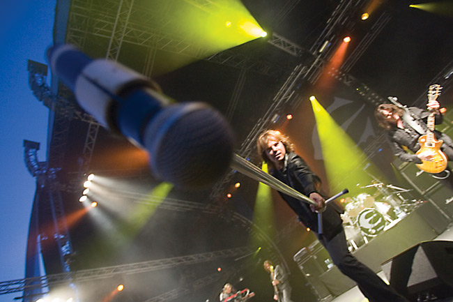 Tempest tarjoaa mikkiä
Avainsanat: Europe Final Countdown Joey Tempest Ruotsi ruotsalainen hard rock iloinen solisti mikrofoni mikki