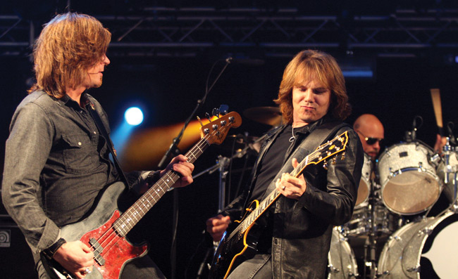 Juhannuksen päätähti Europe
John Levén, Joey Tempest ja Ian Haugland.
Avainsanat: Himos Festival Jämsä juhannus festivaali bileet Europe päätähti pääesiintyjä headliner John Levén Joey Tempest Ian Haugland final countdown Juhannuksen päätähti Europe
John Levén, Joey Tempest ja Ian Haugland.
Avainsanat: Himos Festival Jämsä juhannus festivaali bileet Europe päätähti pääesiintyjä headliner John Levén Joey Tempest Ian Haugland final countdown