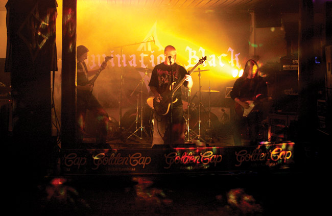 Farmakon
Nightcorner, Kotka 2007.
Avainsanat: Farmakon Night Corner Kotka a Temporary death Marko Eskola Toni Salminen Matti Auerkallio Farmakon
Nightcorner, Kotka 2007.
Avainsanat: Farmakon Night Corner Kotka a Temporary death Marko Eskola Toni Salminen Matti Auerkallio