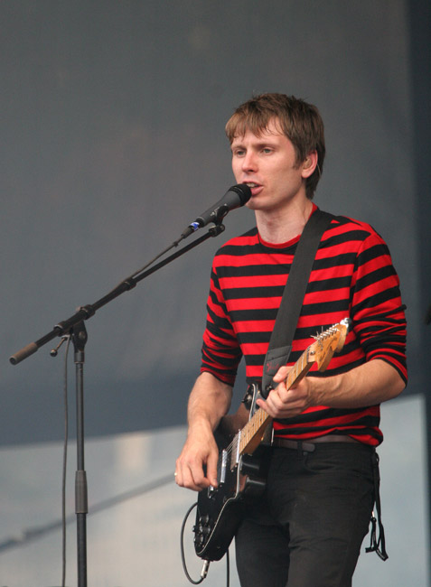 Franz Ferdinand
Franz Ferdinand, Ankkarock, Vantaa 2005.
Avainsanat: Franz Ferdinand Englanti UK raitapaita Ankkarock