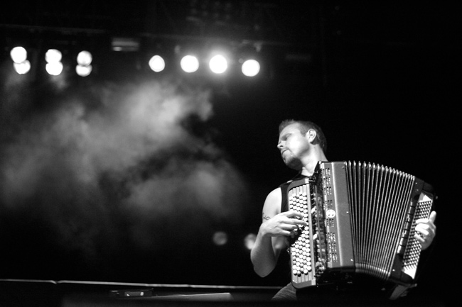 Soolohanuristi
Avainsanat: Fratres haitari hanuri harmonikka kurttu soolo hevi eläytyä savu valot sooloilla