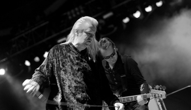 Solisti ja basisti
Avainsanat: Fratres solisti basisti jäähalli Helsinki haitari