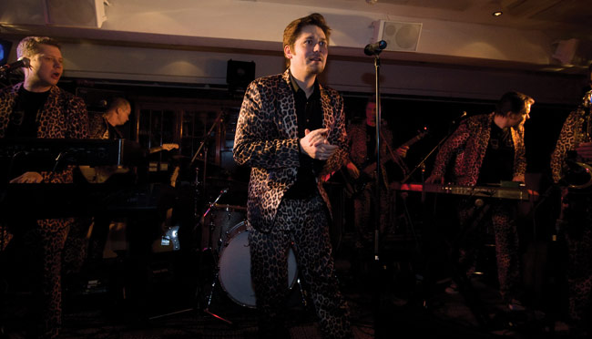 Doddi
Avainsanat: Gepardi Banketti cover Kotka