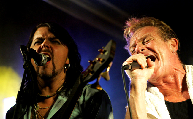 "Since you've been gone, since you've been gone, I'm out of my head can't take it..."
Jukka ja Graham Bonnet.
Avainsanat: Graham Bonnet Rainbow Jukka Lewis Yö laulajat since you've been gone laulaa yhdessä täysillä