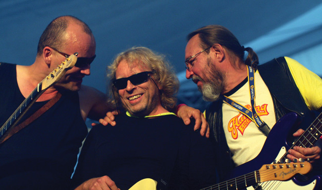 Yliaho, Loueranta ja Tammilehto
"Meillä synkkaa edelleen yhtä hyvin," Anssi Tikanmäki, Tampere 2007.
Avainsanat: Grand Slam Juice Leskinen Tammerfest Tampere Jari Yliaho Ila Loueranta Antti Tammilehto