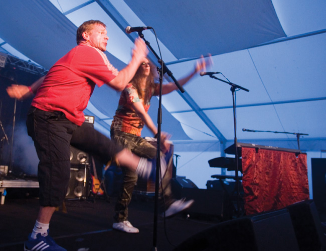 Jumppaa
Puntti Valtonen ja Anssi Tikanmäki
Avainsanat: Grand Slam Juice Leskinen Tammerfest Tampere Anssi Tikanmäki Puntti Valtonen jumppaa voimistella voimistelu liike esiintyä show Jumppaa
Puntti Valtonen ja Anssi Tikanmäki
Avainsanat: Grand Slam Juice Leskinen Tammerfest Tampere Anssi Tikanmäki Puntti Valtonen jumppaa voimistella voimistelu liike esiintyä show