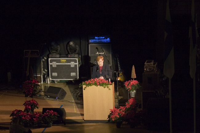Presidentti ja Marshall-apu
Suomi kieltäytyi Marshall-avusta toisen maailmansodan jälkeen, mutta Halonen on kuin kotonaan Marshallin luona.
Avainsanat: Tarja Halonen Marshall tasavallan presidentti vaalikiertue puhe puhujan pönttö vahvistimet Presidentti ja Marshall-apu
Suomi kieltäytyi Marshall-avusta toisen maailmansodan jälkeen, mutta Halonen on kuin kotonaan Marshallin luona.
Avainsanat: Tarja Halonen Marshall tasavallan presidentti vaalikiertue puhe puhujan pönttö vahvistimet