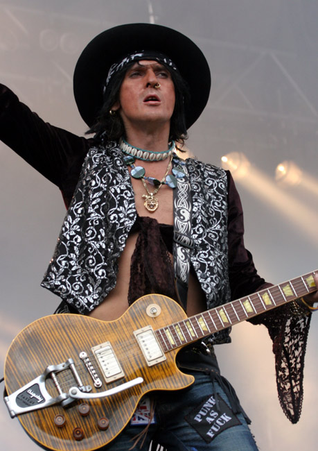 Andy
Avainsanat: Andy McCoy Hanoi Rocks kitaristi lauluntekijä Don't you ever leave me babe