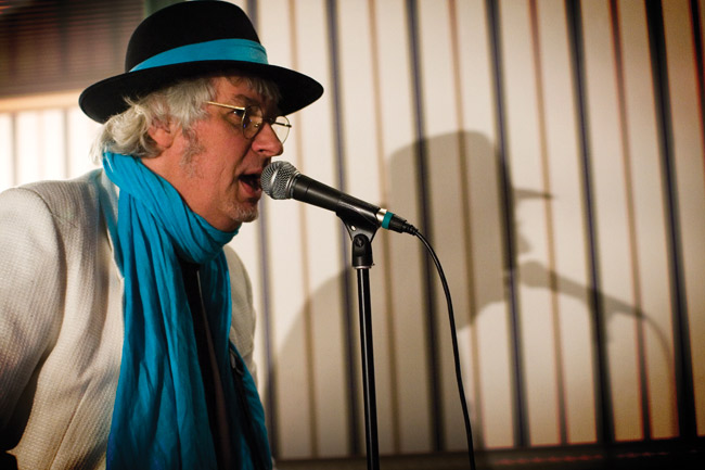 Shadow on the wall
... or is it shadow of Walli?
Avainsanat: Hasse Walli superkitaristi kitarasankari poseerata hattu huivi iloinen silmälasit varjokuva shadow on the wall Shadow on the wall
... or is it shadow of Walli?
Avainsanat: Hasse Walli superkitaristi kitarasankari poseerata hattu huivi iloinen silmälasit varjokuva shadow on the wall