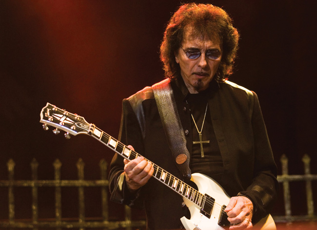 Risti kaulassa
Hevi-legenda Tony Iommi
Avainsanat: Heaven and hell Black Sabbath Tony Iommi kitaristi legenda risti paranoid legenda perustajajäsen arvokas