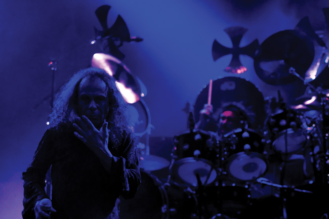 The sign of the southers cross
Avainsanat: Heaven and hell Black Sabbath Geezer Butler Ronnie James Dio Vinnie Appice the sign of the southern cross risti rummut rumpali sininen tumma