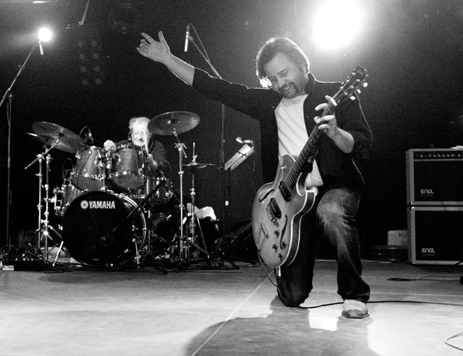 Polvillaan
Avainsanat: Heikki Hela Hamina Bastion lava mustavalkoinen polvillaan näyttää kädellä