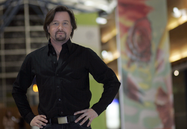 Poseeraus
Kummeli-mies vakavana. Messukeskus, Helsinki 2006.
Avainsanat: Heikki Hela poseeraus Kummeli Tää on uneton yö messukeskus ylen hyvät opettajat