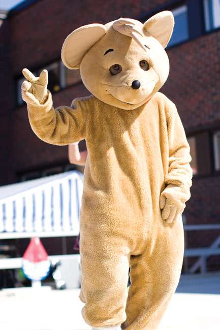 Hilarius-Hiiri
Avainsanat: Hilarius-Hiiri Lasten Meripäivät Kotka aurinko koulu kuiskata kuiskuttaa eläinhahmo