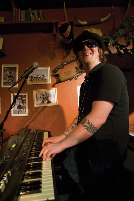 Koskettimissa
Max Paananen
Avainsanat: Ihme4set Jaakko V Kotka koskettimet Max Paananen