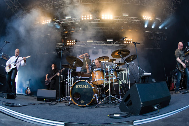 Iiwanajulma
Kalansilmällä
Avainsanat: Sauna open air metal festivat festari Tampere Iiwanajulma kalansilmä