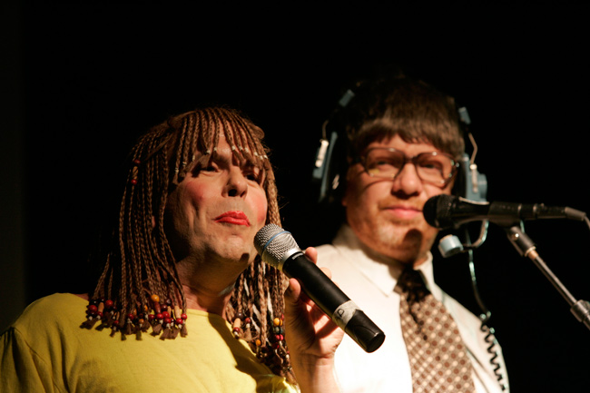 Kummeli-show
Voi Mauno Ahonen...
Avainsanat: Kummeli-show Timo Kahilainen Heikki Silvennoinen Mauno Ahonen Lenita Kunnon Festivaali näyttelijä koomikko Kummeli-show
Voi Mauno Ahonen...
Avainsanat: Kummeli-show Timo Kahilainen Heikki Silvennoinen Mauno Ahonen Lenita Kunnon Festivaali näyttelijä koomikko